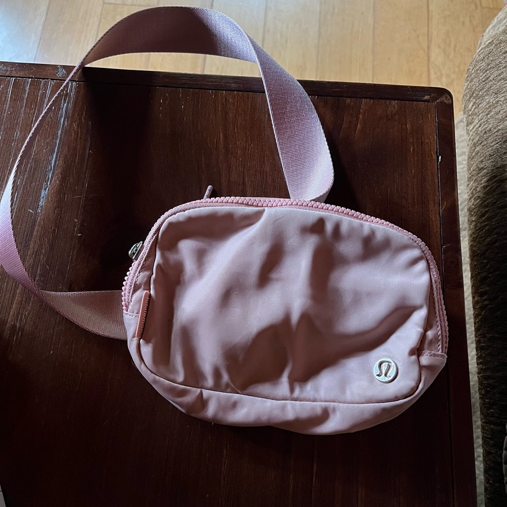 lululemon athletica Dusty Rose Belt Bag/ Fanny Pack